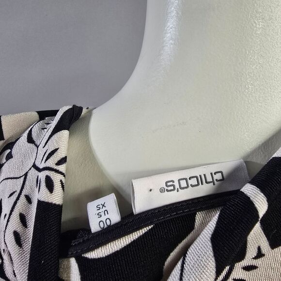 Chico's Black and White Floral Button Down Shirt R15 - Picture 4 of 4